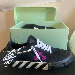 OFF WHITE LOW VULCANIZED SNEAKERS